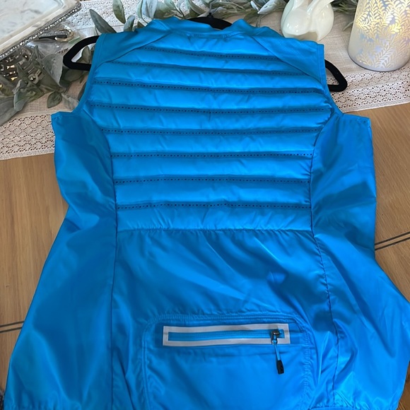 Nike Aeroloft Running Vest - Picture 2 of 3